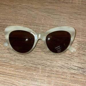Pearl Cat-Eye Sunglasses! 🕶️